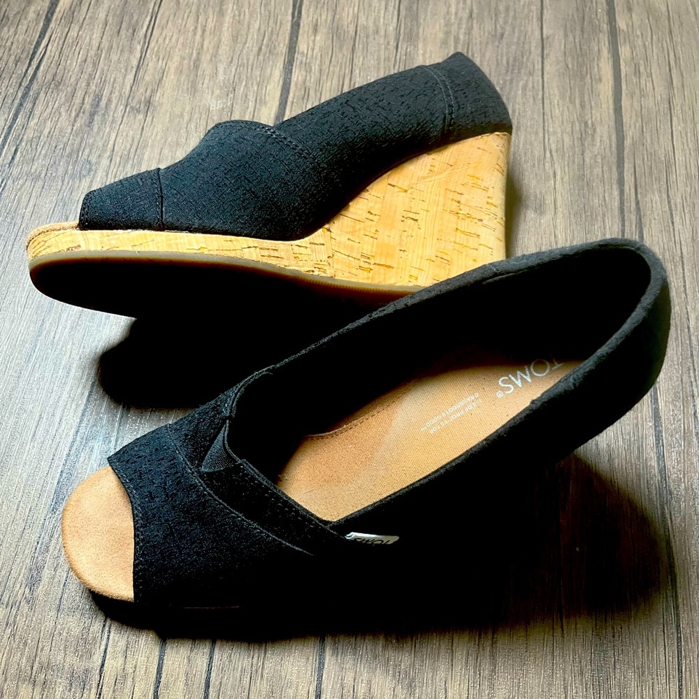 Black Tom’s wedges size 9